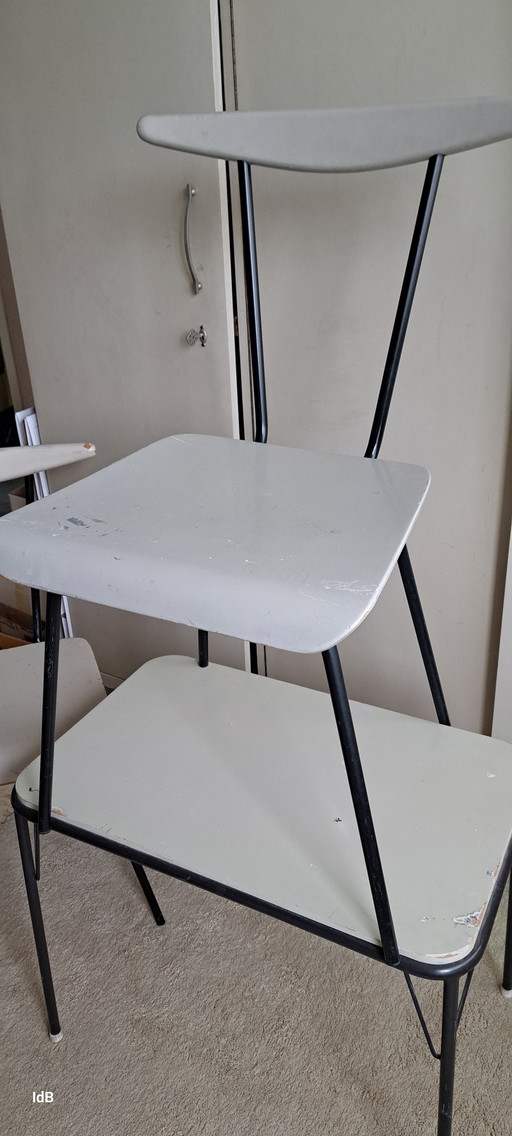Vintage jaren '60 tafeltje en 2stoelen (dressboys)