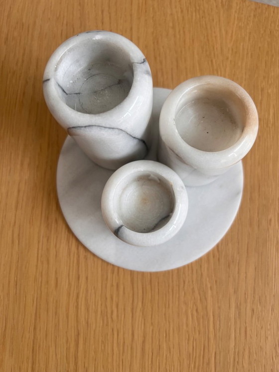 Image 1 of Set aus 3 Marmorkerzenständern auf einem Tablett