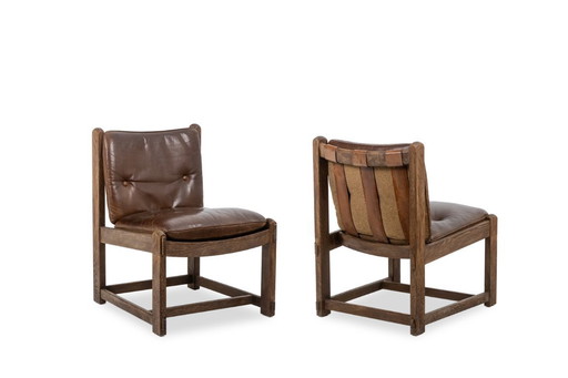 Pair of oak lounge chairs, upholstered in leather. Made in the 1960s.