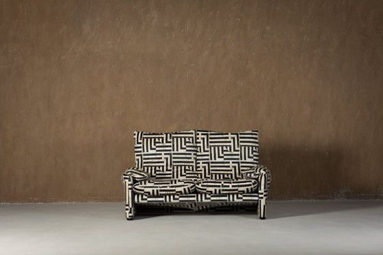 Image 1 of Vintage Maralunga tweezitsbank van Vico Magistretti voor Cassina (1970) in Myth fluweel
