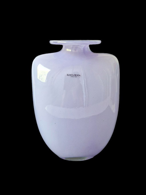 Kosta Boda - "Swing" vase by Kjell Engman