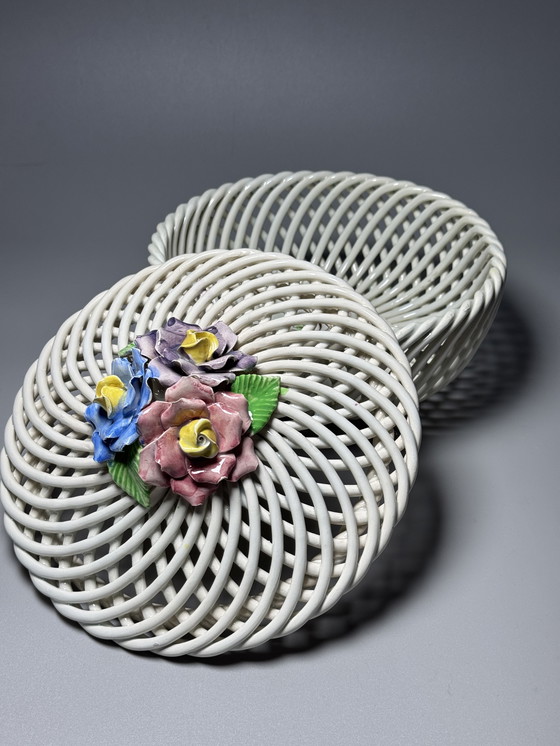 Image 1 of Grande cestino vintage in maiolica italiana con coperchio floreale