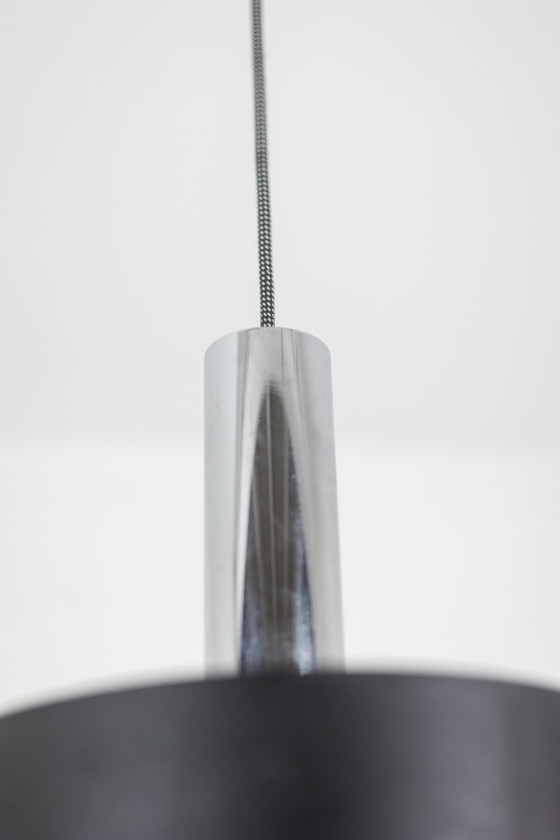 Image 1 of Suspension en métal laqué noir et chromé. Années 1960.