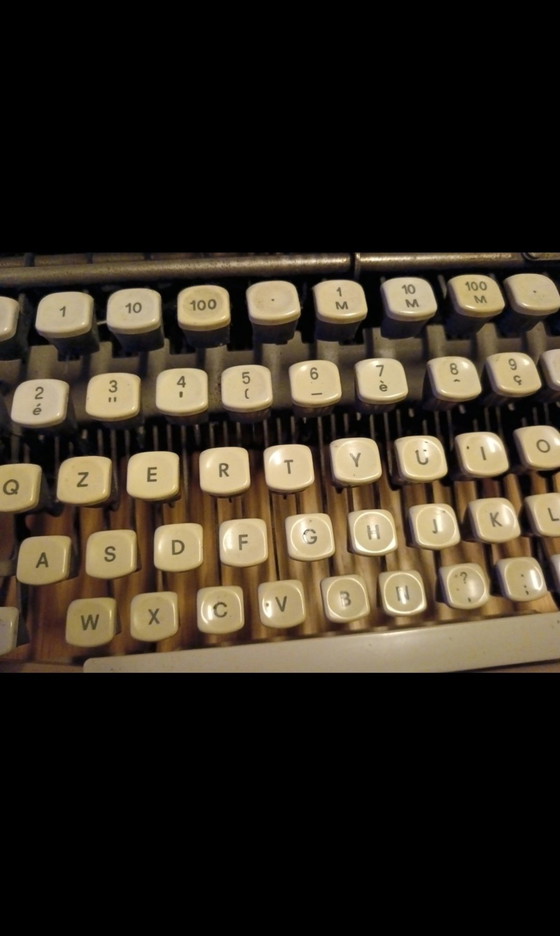 Image 1 of Machine à écrire des années 60 et 70 - Remington