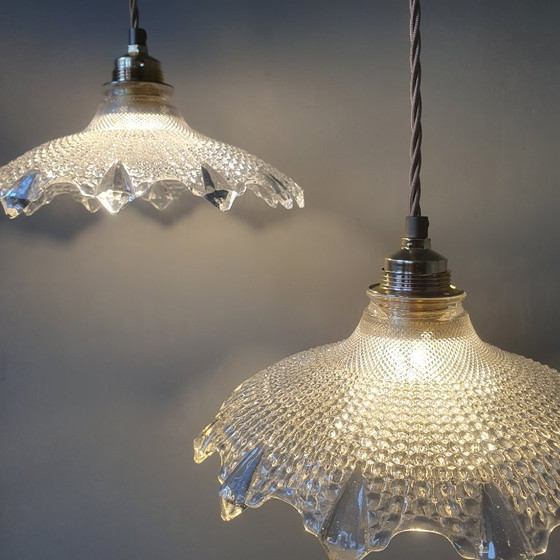 Image 1 of Set (2) Lámpara colgante Holophane, Art Déco, cristal fundido con estructura acanalada