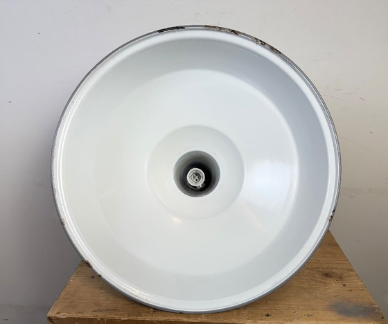 Image 1 of Grande suspension industrielle en émail gris britannique de la marque Benjamin, années 1960