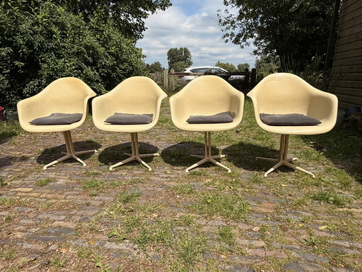 Eames RE DAL te koop, 4 stuks, crème kleurig
