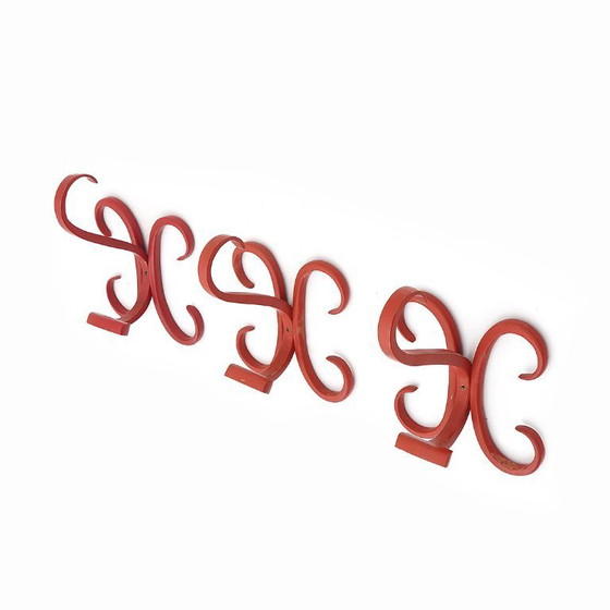 Image 1 of 3 Rote gebogene Kleiderhaken aus Holz, 1960er Jahre
