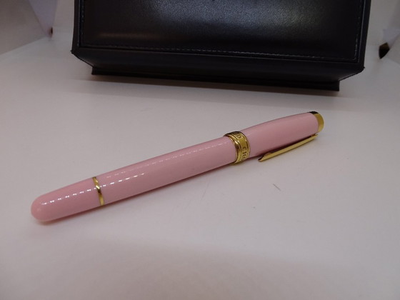 Image 1 of Chopard Special Edition “Happy fish” ballpoint pen, pink resin, gold plated and diamonds, 21st century – Switzerland