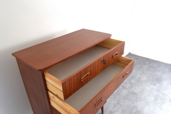 Image 1 of Commode danoise en teck, style milieu du XXe siècle, années 1960