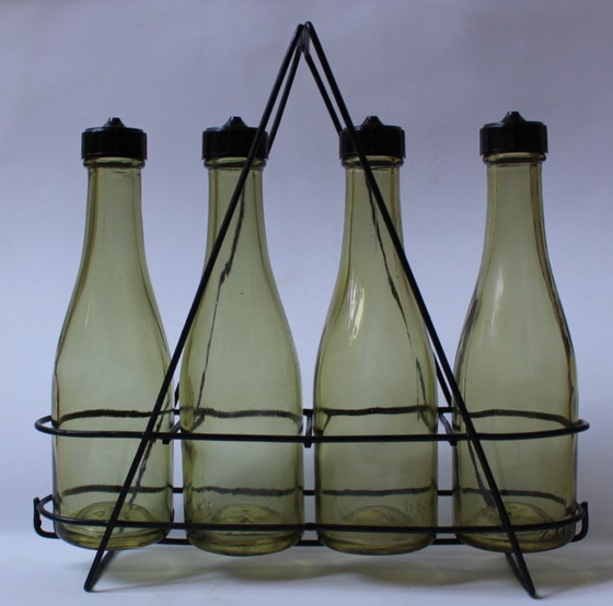 Image 1 of Botellas para aderezo de ensaladas y aceite.