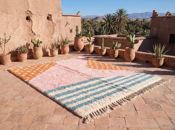 Image 1 of Alfombra bereber hecha a mano en pura lana con coloridos estampados, 150/250 cm.