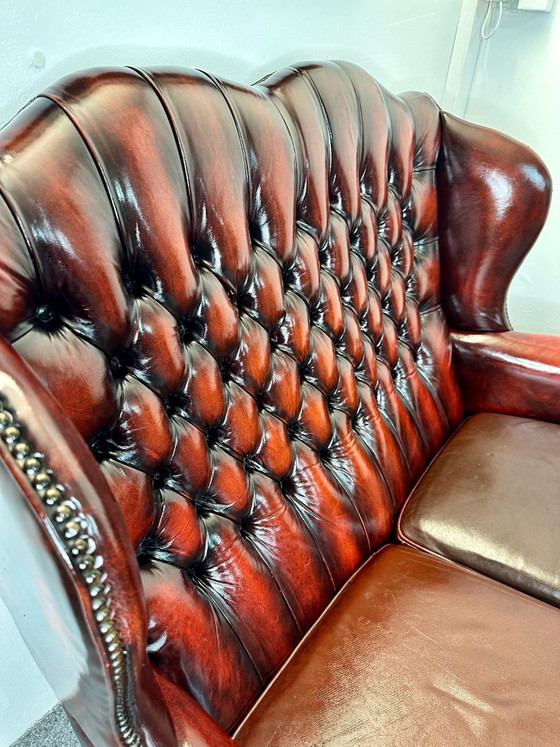 Canapé Chesterfield 2 places style Queen Anne Oxblood Red Angleterre, Canapés 2 places, Cuir, Rouge (photo 6 sur 11)