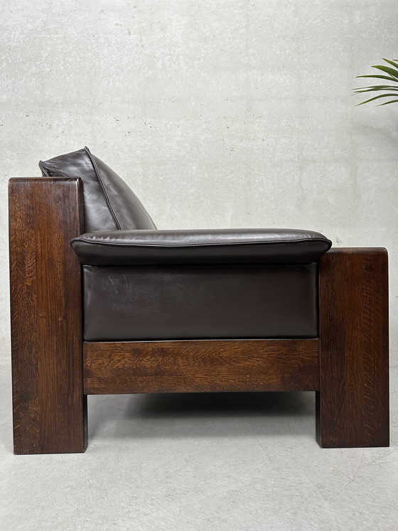 Image 1 of Vintage Leolux bruinkleurige lederen/eiken ‘Lounge chair and ottoman’ van Harry de Groot - 1970