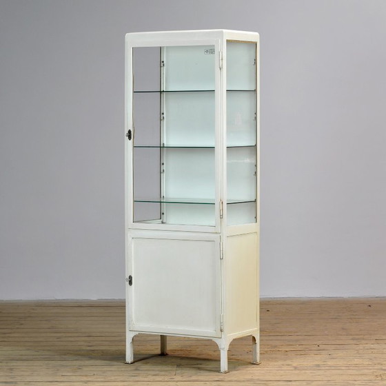 Gabinete médico antiguo, década de 1970. – Hosmet, Armarios, Glass, Metal (photo 3 of 9)