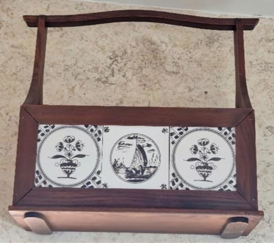 Portariviste vintage in legno con piastrelle in ceramica in stile Delft – Wood (photo 6 of 11)