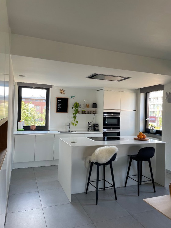 Image 1 of 2x Muuto - sgabello da bar in fibra con base in legno - nero - MENTA