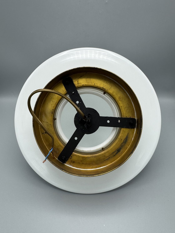 Image 1 of Plafonnier avec abat-jour conique en verre et monture en laiton