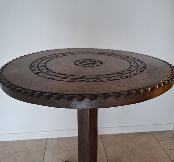 Image 1 of MESA ANTIGUA DE ROBLE TALLADO