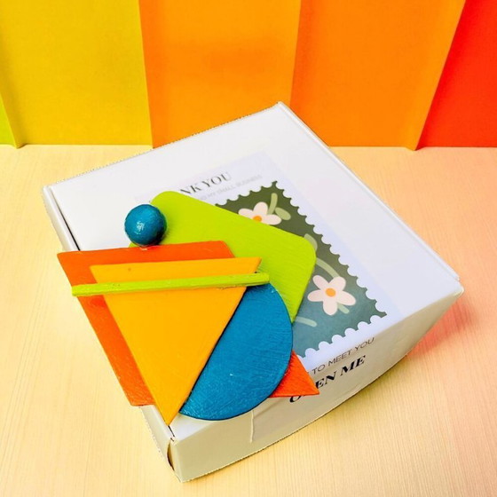 Image 1 of Broche en bois géométrique abstraite Art Déco faite à la main