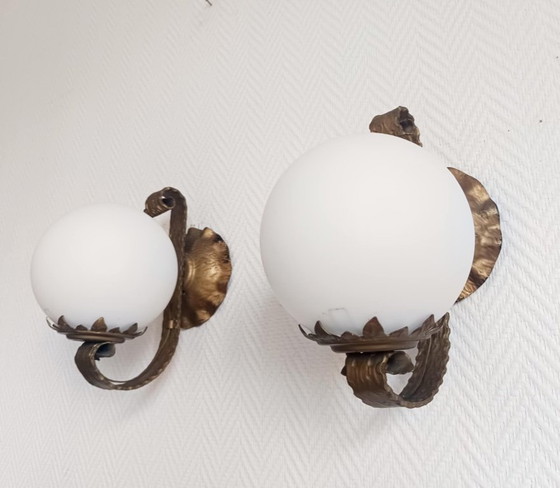 Image 1 of 2 brutalistische wandlampen van verguld metaal, circa 1970