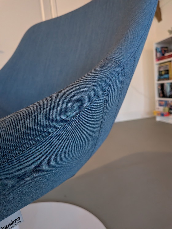 Image 1 of Lapalma Auki lounge chair with disc base