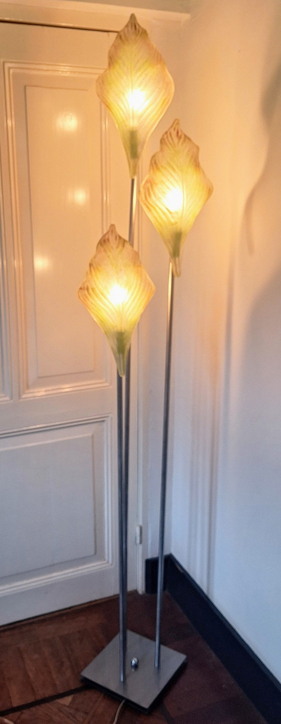 Image 1 of Lampada da terra con paralumi in vetro di Murano a forma di foglia, anni '90