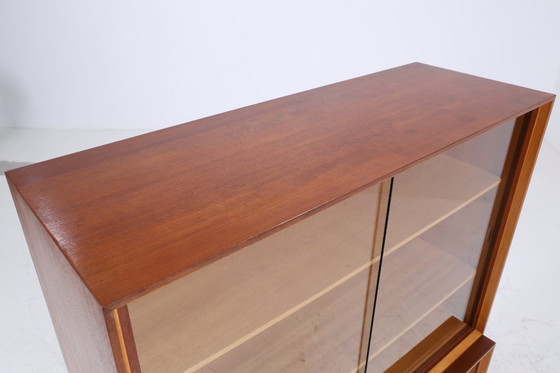 Image 1 of Vetrina d'epoca anni '60 | Armadio di metà secolo, retro in legno #07-67