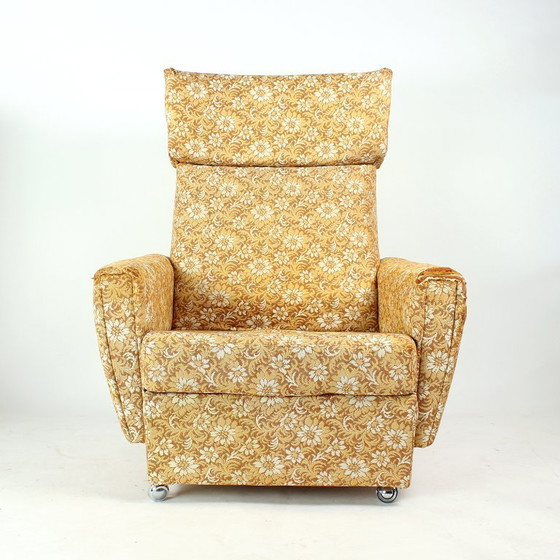 Image 1 of Midcentury Wingchair op wielen van Ton, Tsjecho-Slowakije, jaren 60