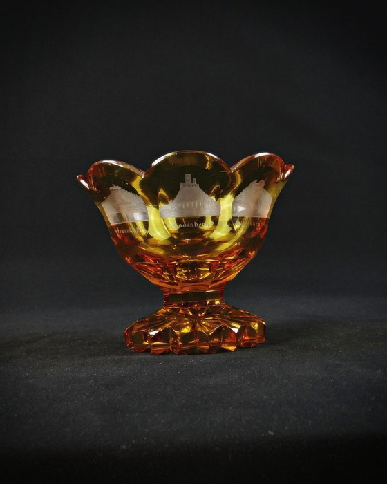 Image 1 of 19e eeuwse Boheemse kristallen schaal versierd met monumenten uit de Rijnland-Pfalz