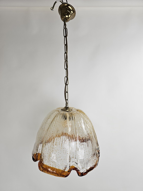 Image 1 of Lampe pendante en verre épais avec bordure orange et perles dorées en verre