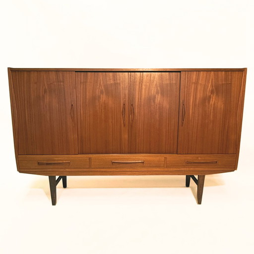Restauriertes dänisches Highboard aus der Mitte des Jahrhunderts