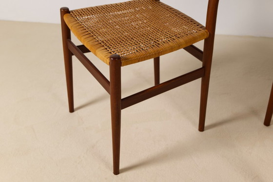 Image 1 of Set van 4 Italiaanse eetkamerstoelen van teakhout en rotan.