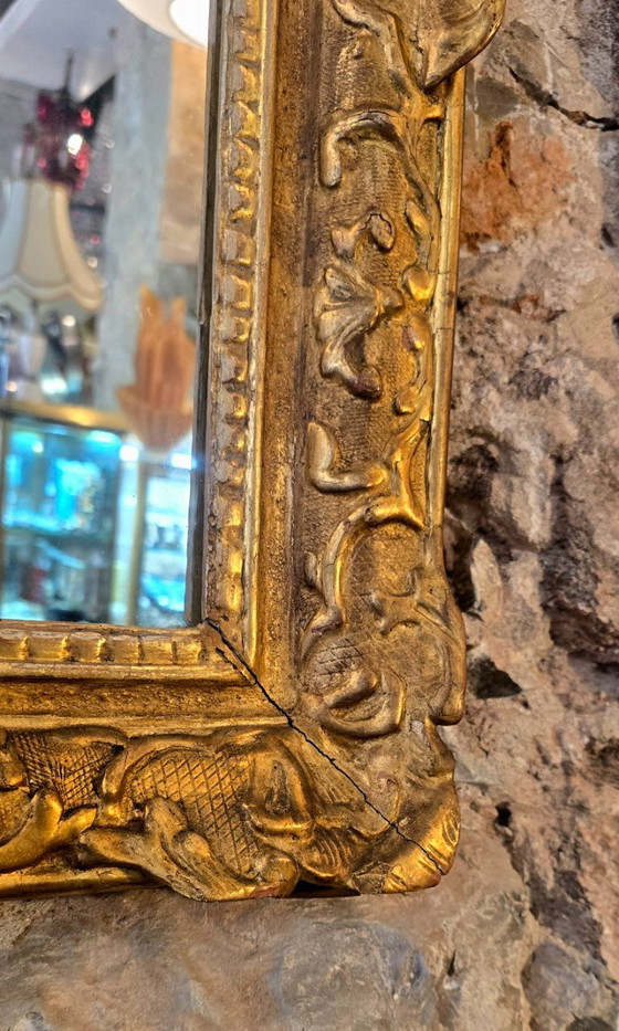 Image 1 of Regency period mirror with a carved and gilded wooden pediment – ​​18th century