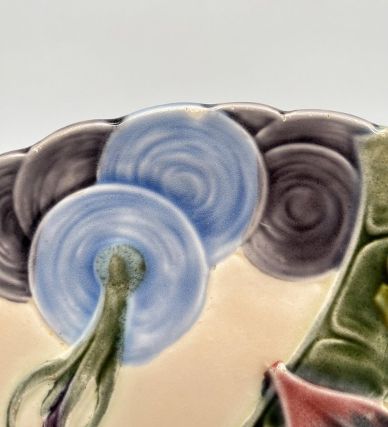 Image 1 of Plato de pared Art Nouveau, alrededor de 1900 – Schütz Blansko – Relieve floral (modelo 909)