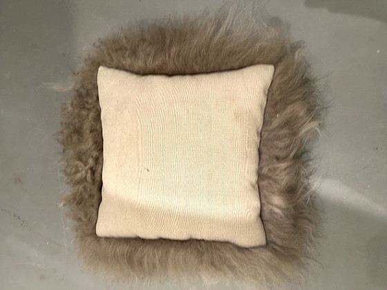 Image 1 of Kussens 2x schapenvacht in beige bruin