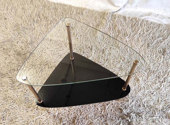 Image 1 of Table d'appoint tripode en laiton doré et verre - années 50/60