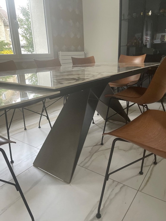 Image 1 of Ausziehbarer italienischer Designertisch + 8 Kartell-Stühle (Philippe Starck)