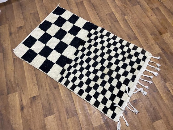 Image 1 of Alfombra bereber tradicional tejida a mano, tamaño 140 x 260 cm.