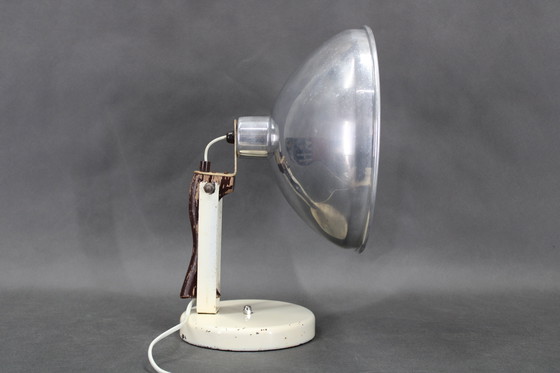 Image 1 of 1950er Tischlampe mit Aluminium-Lampenschirm, Tschechoslowakei