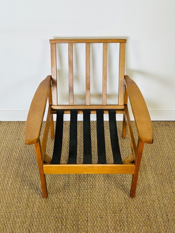 Image 1 of Vintage Scandinavische fauteuil van zwart leer en hout, 1960