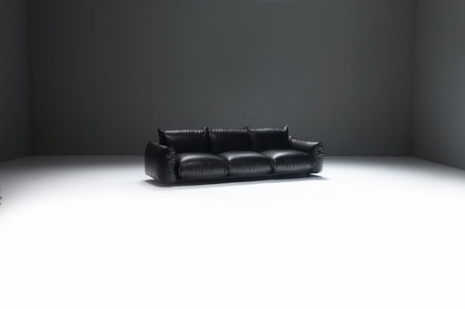 Marenco 255 Sofa Mario Marenco Arflex Italy 1970 Original black leather bodied three seat sofa on a low rounded base  The Marenc