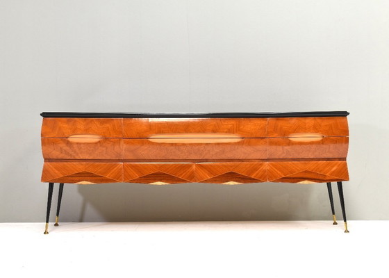 Image 1 of Credenza italiana attribuita a Vittorio Dassi in noce, vetro e ottone - anni '50