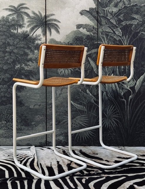 2 Barkrukken in style Marcel Breuer voor Thonet webbing met wit metalen onderstel