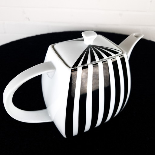 Teiera vintage in ceramica bianca e nera con motivo zebrato