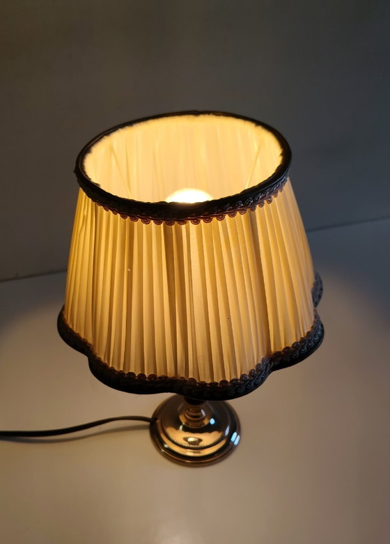 Lampe à poser en laiton et bakélite - mid.XXeme, Doré (photo 5 sur 10)