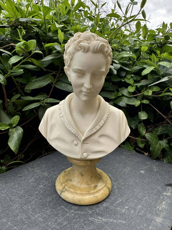 Busto de alabastro de una mujer firmado Arnaldo Giannelli. – Esculturas, Stone, Art Deco (photo 9 of 9)