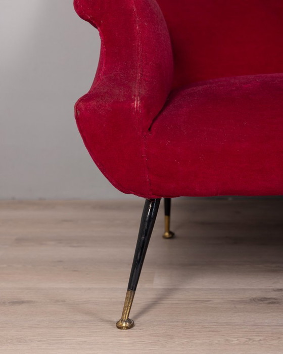 Image 1 of Divano vintage anni '50 in velluto rosso, design italiano.