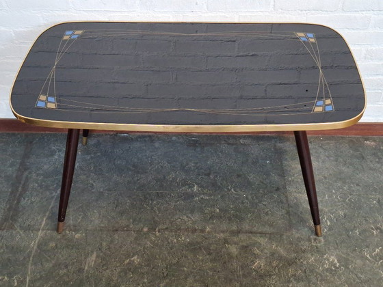 Image 1 of Tavolino da caffè vintage con piano in vetro e gambe inclinate