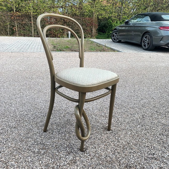 Image 1 of Chaise Thonet avec nœud dans un pied, en bois courbé, réf. 214K